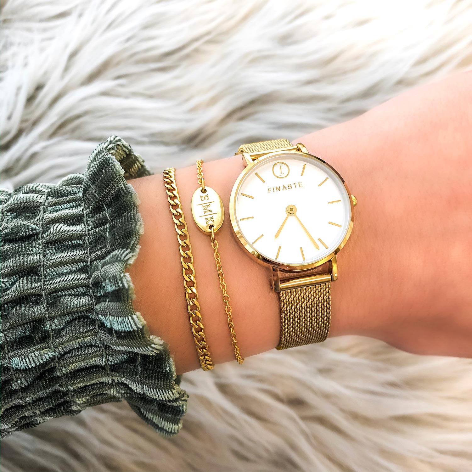 Mooie armparty met horloge voor om de pols