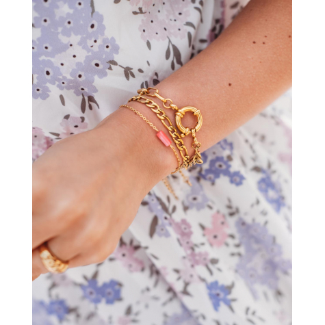 Armband met koraal steentje kleur goud