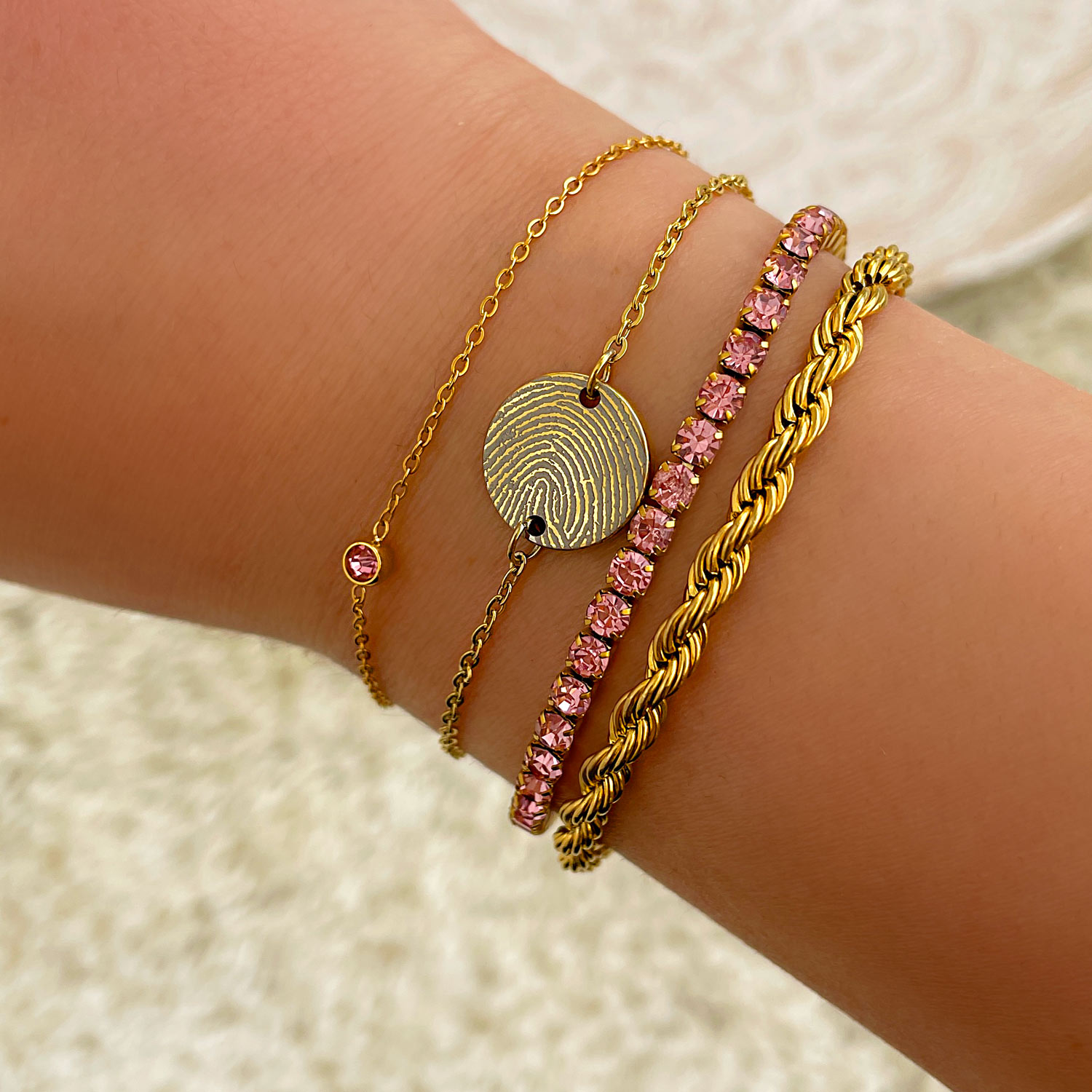 Gouden armbanden mix