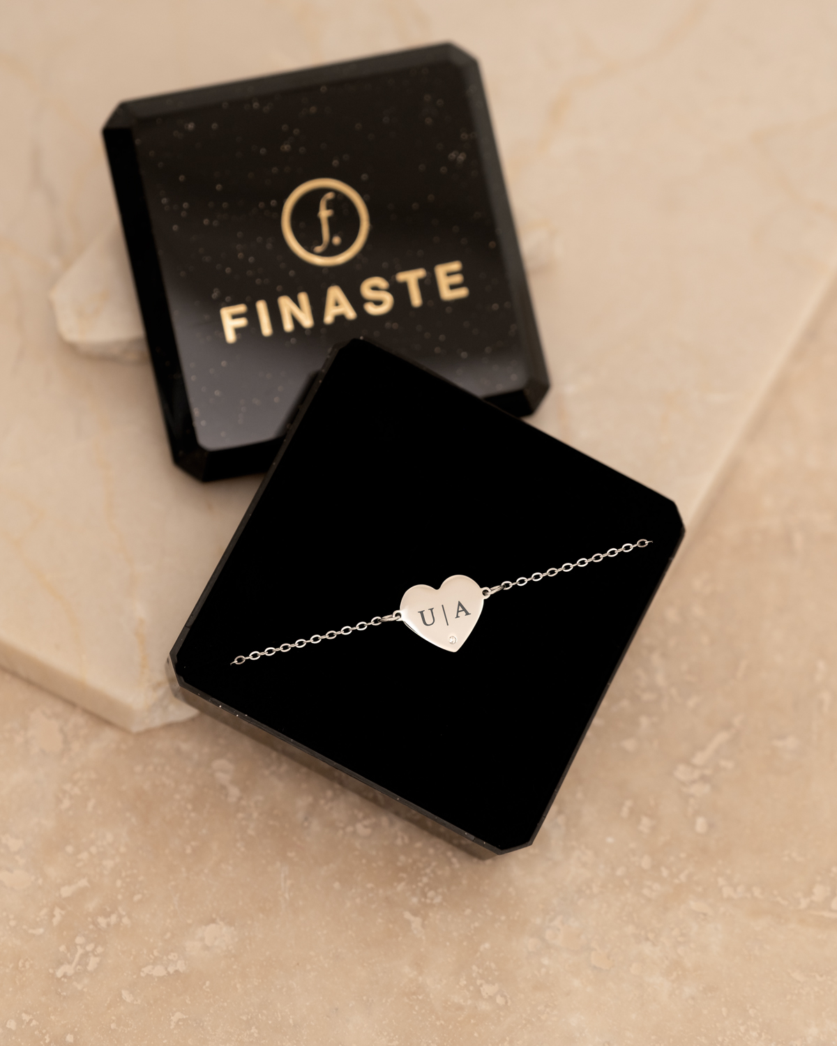 Graveerbare heart armband met steentje