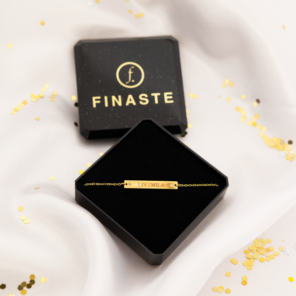 graveerbare bar armband in goud met shiny detail in doosje
