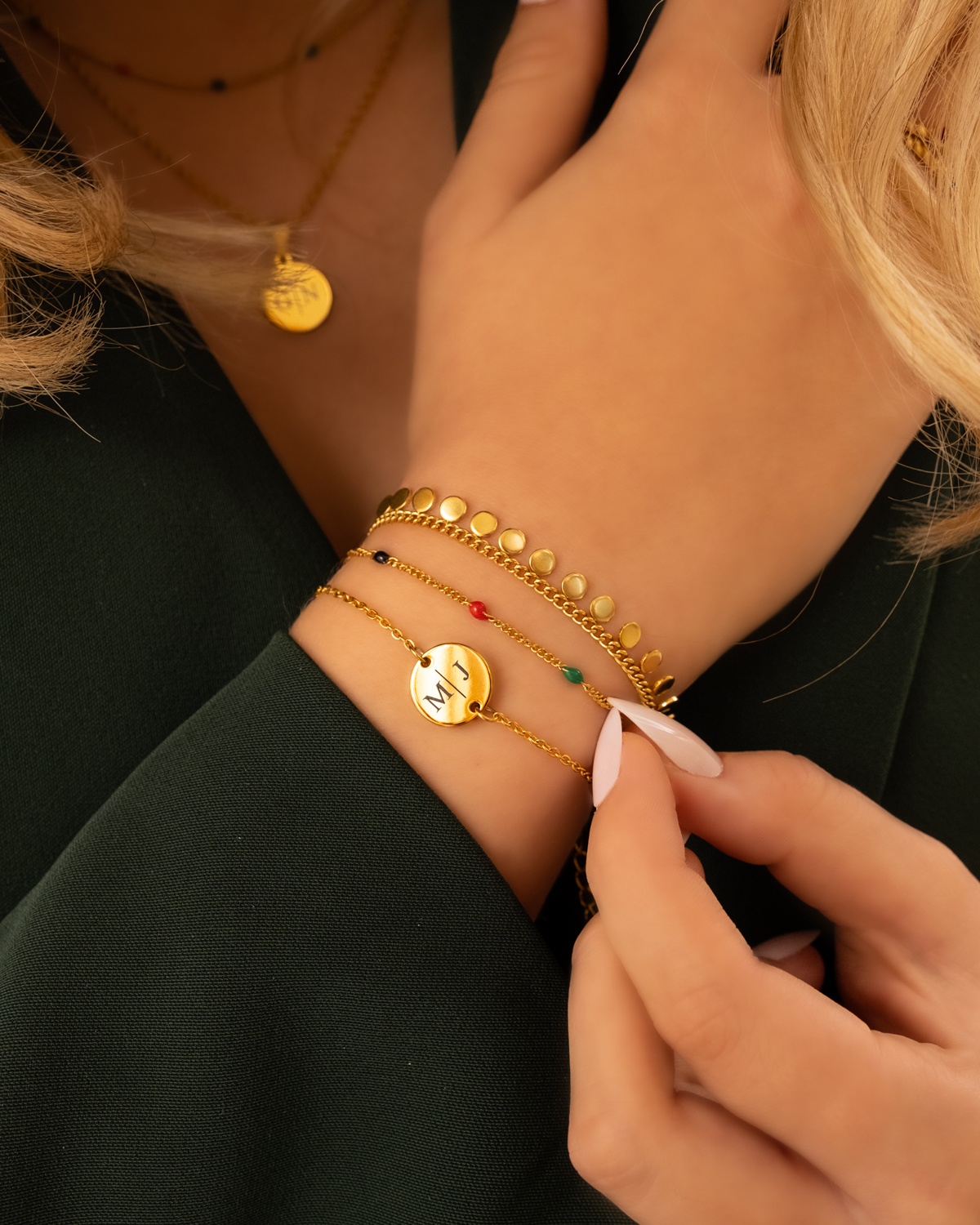 Armparty goud bij model