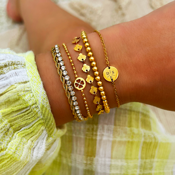 Gouden armbanden combinatie