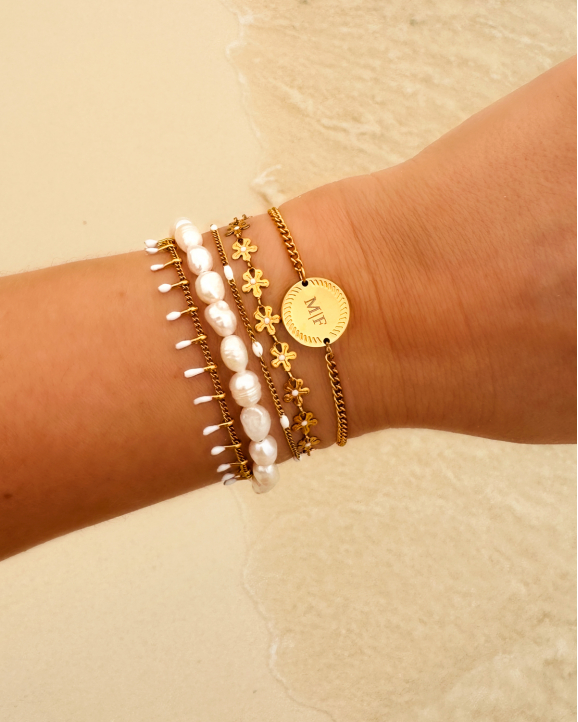 Gouden armparty met witte touch