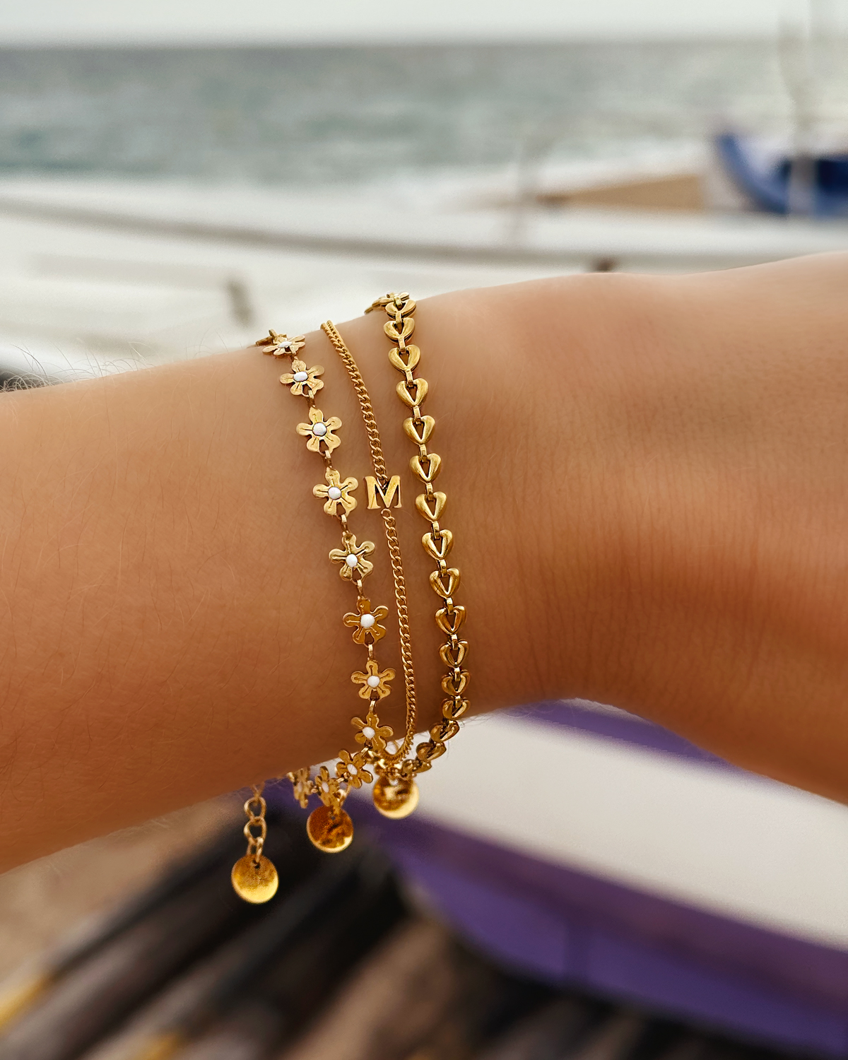 Gouden armparty met bloemen