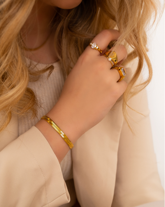 Luxury stones ring in het goud