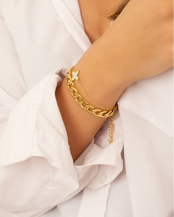 Gouden armparty met chain armband en sea shell armband