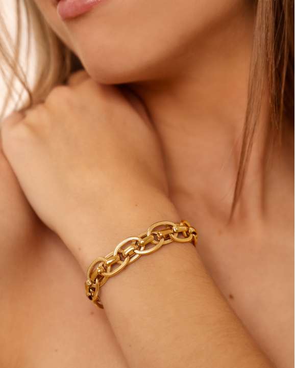 Gouden armbanden met chains