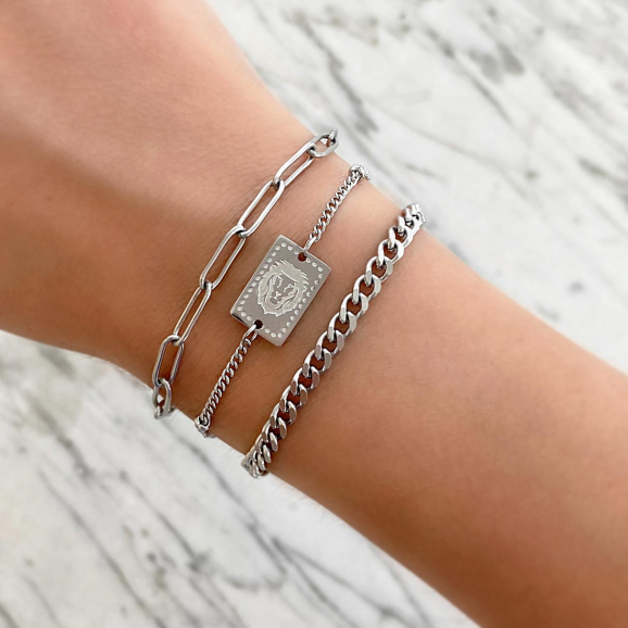 Mooie armband voor een trendy look in een zilveren kleur