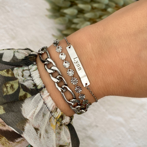 Zilveren chain armbanden gecombineerd met naam armband