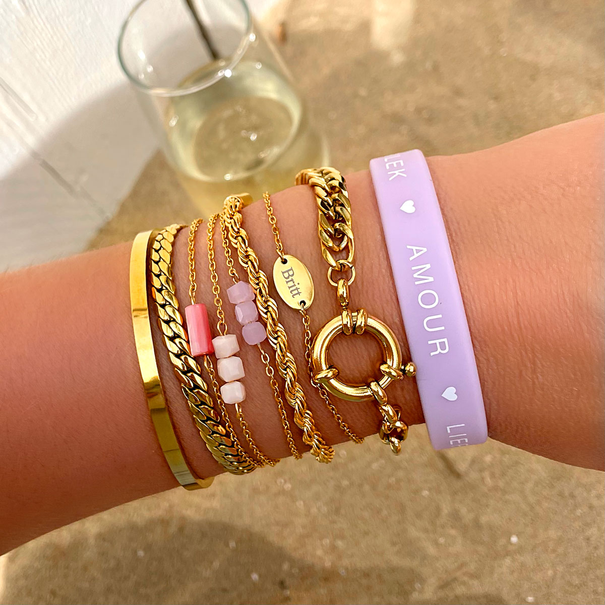 Gouden armparty met kleur