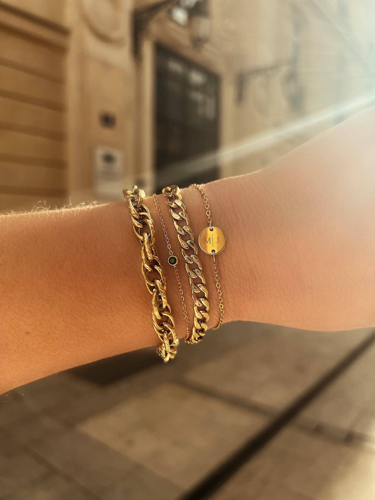 Armparty goud in de zon