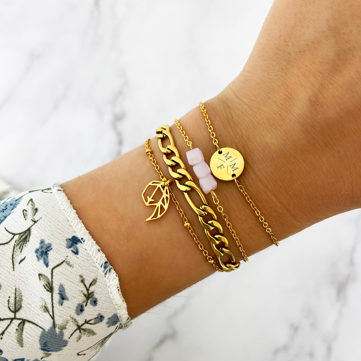 gouden mix van trendy armbanden