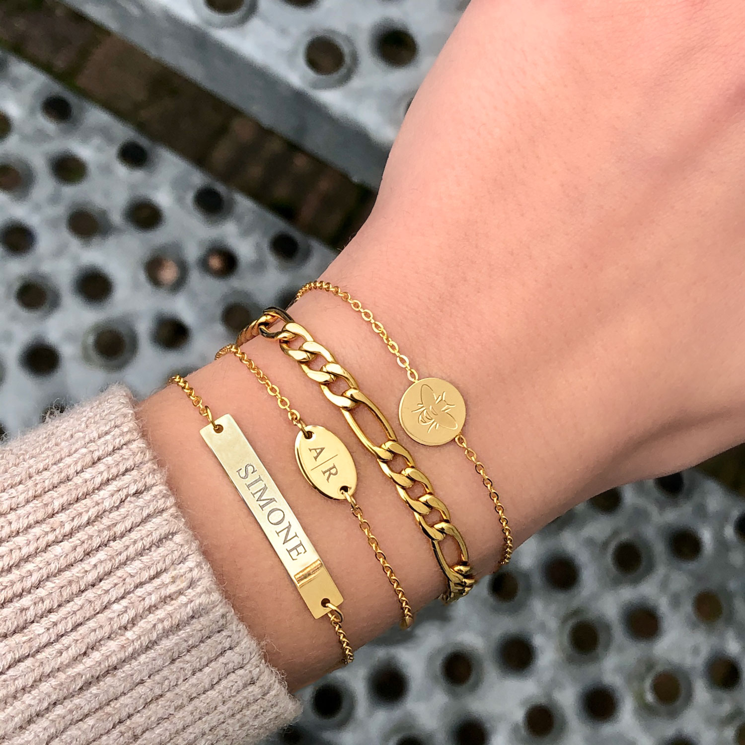 Leuke mix van gouden armbandjes voor om de pols