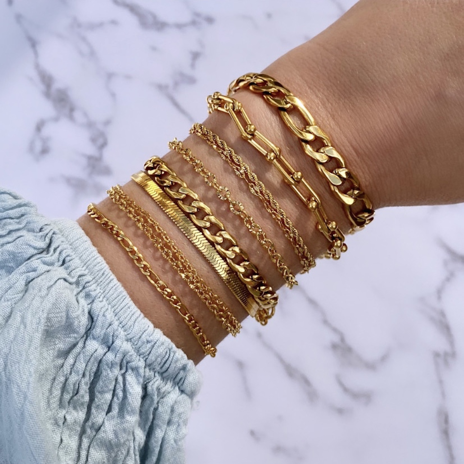 Armbanden mix in het goud