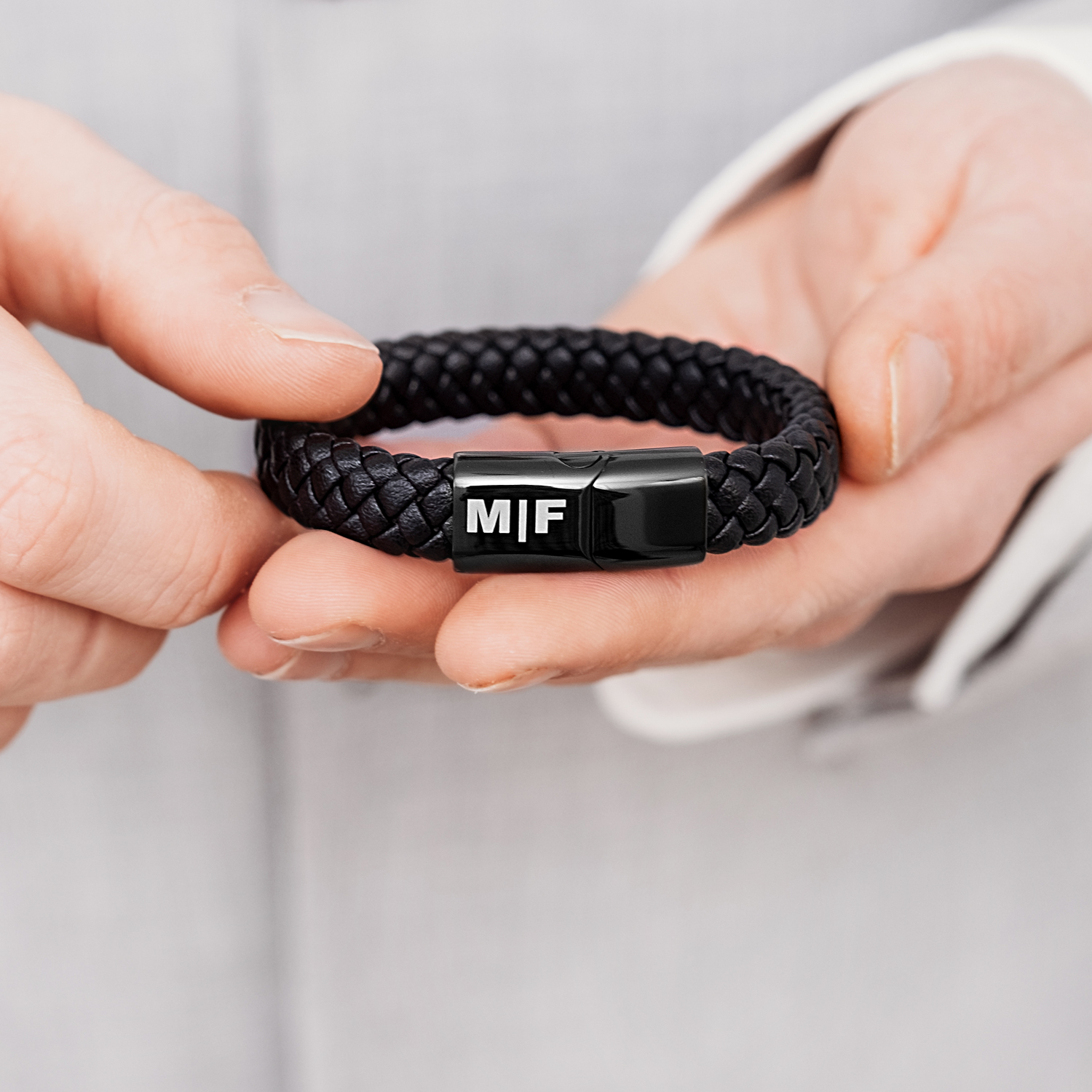 Leren mannen armband met naam zwart | Shop op Finaste.nl