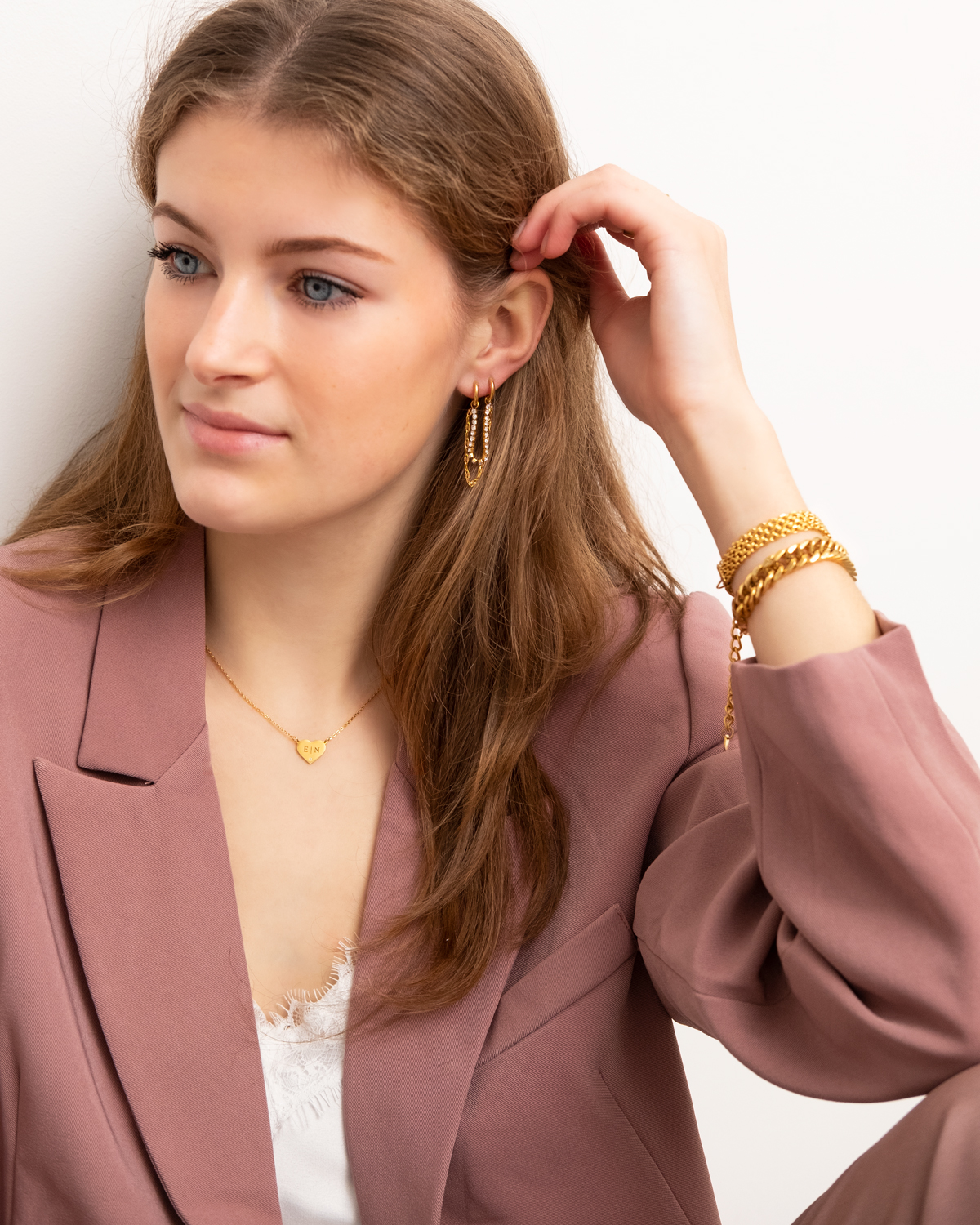 ketting in goud met shiny hartje graveerbaar op model