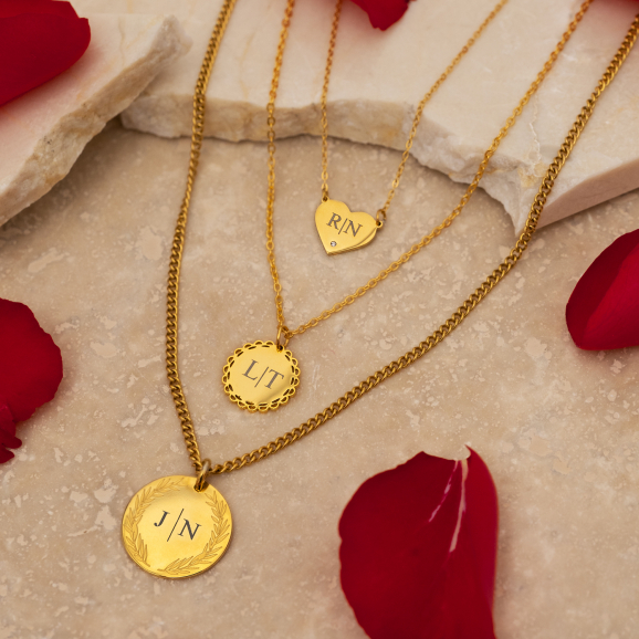 Shiny heart ketting graveerbaar in de kleur goud met rozenblaadjes