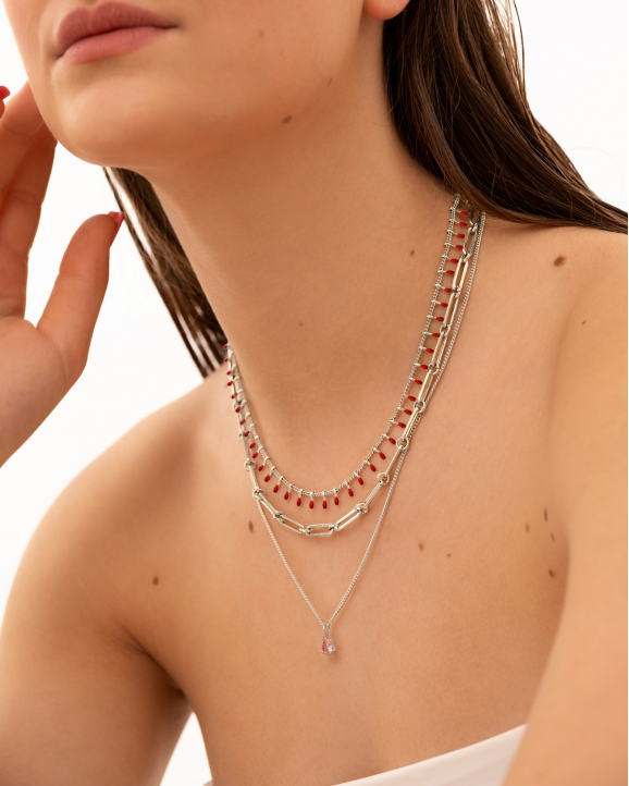 Zilveren necklaceparty met rode details