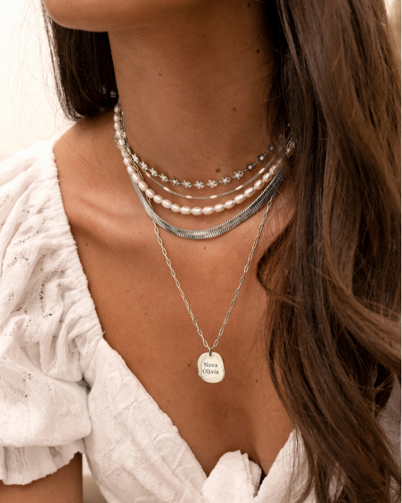 Zilveren necklaceparty met witte details