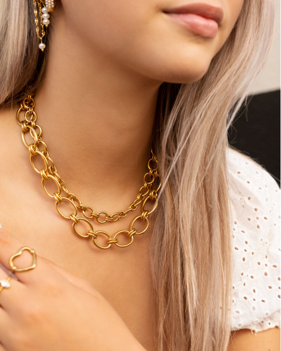 Necklaceparty goud bij model