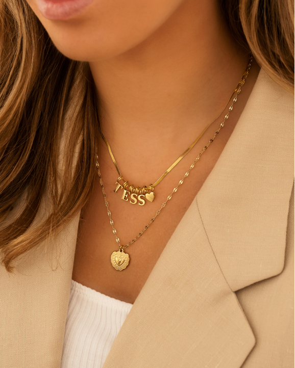 Gouden necklaceparty met initials en hartje