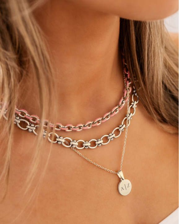 Zilveren necklaceparty met roze details