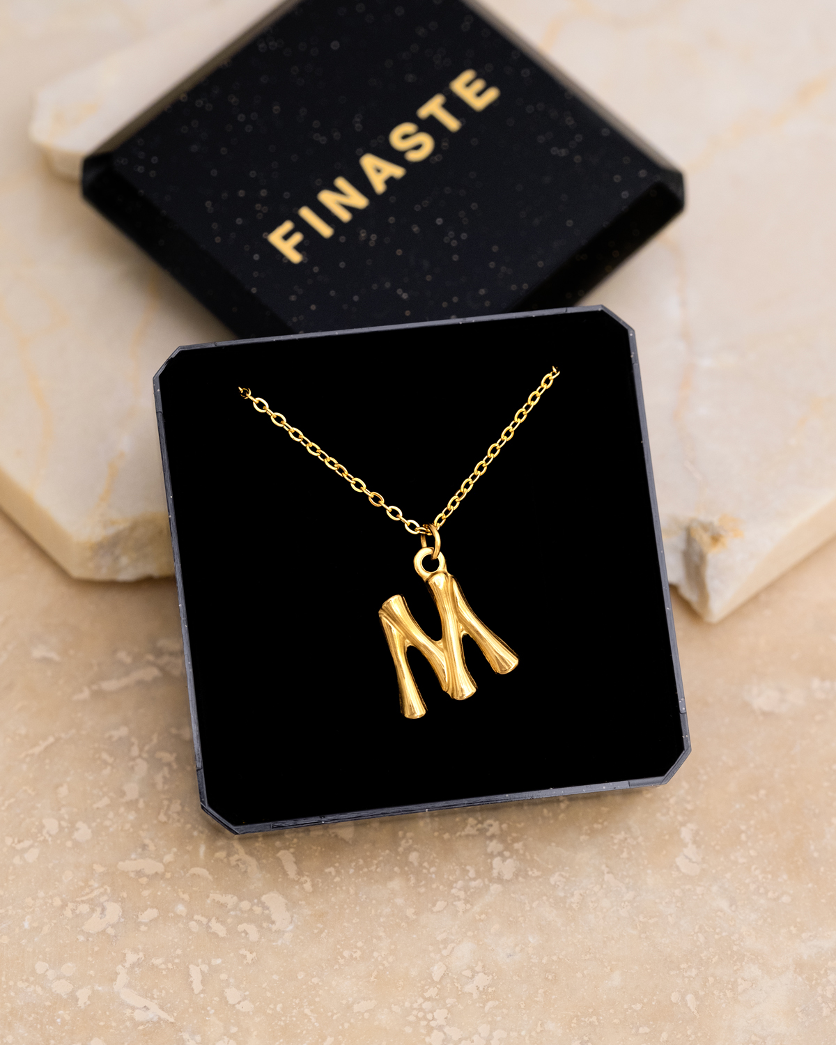 Vintage initial ketting goudkleurig