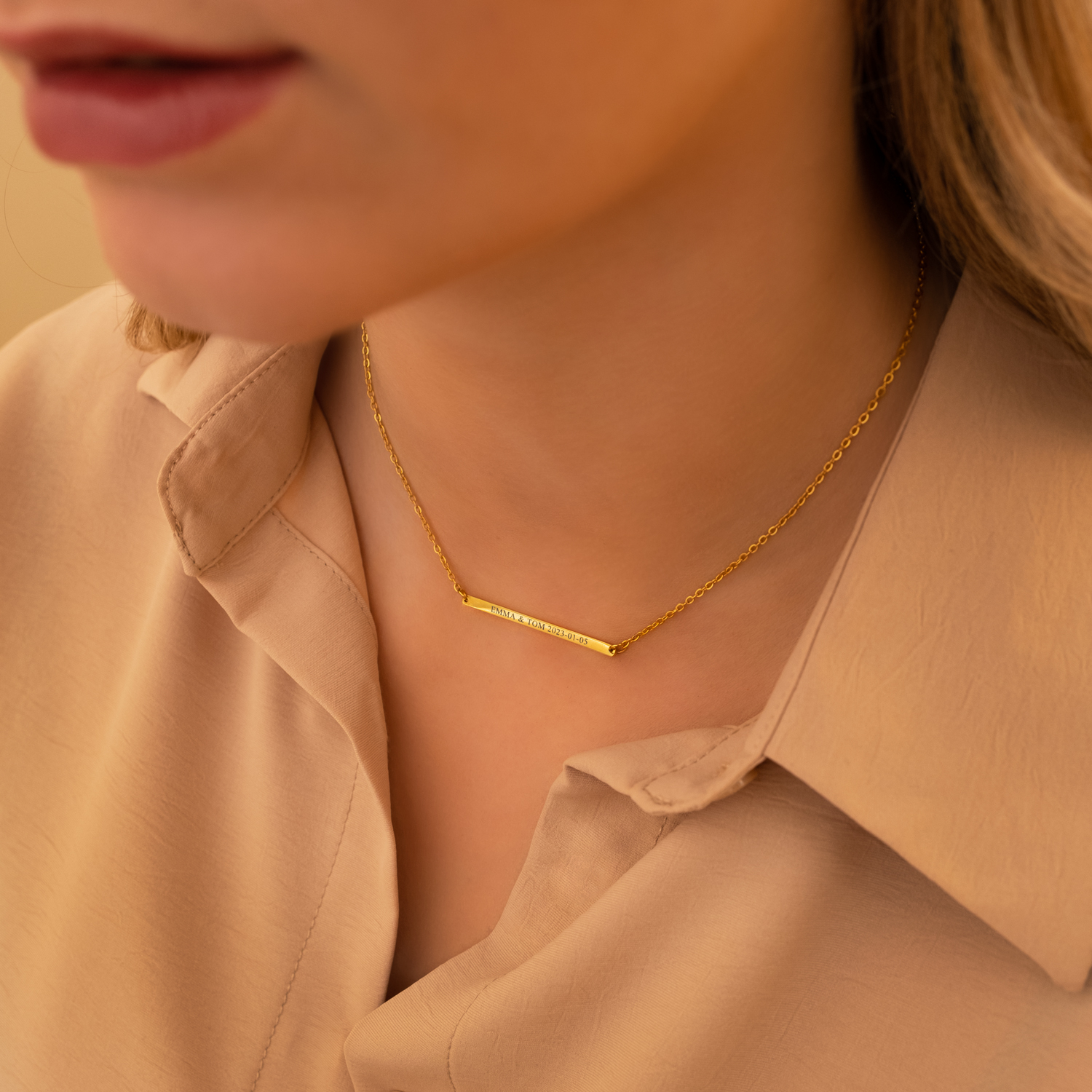 Graveerbare bar ketting minimalistisch in de kleur goud