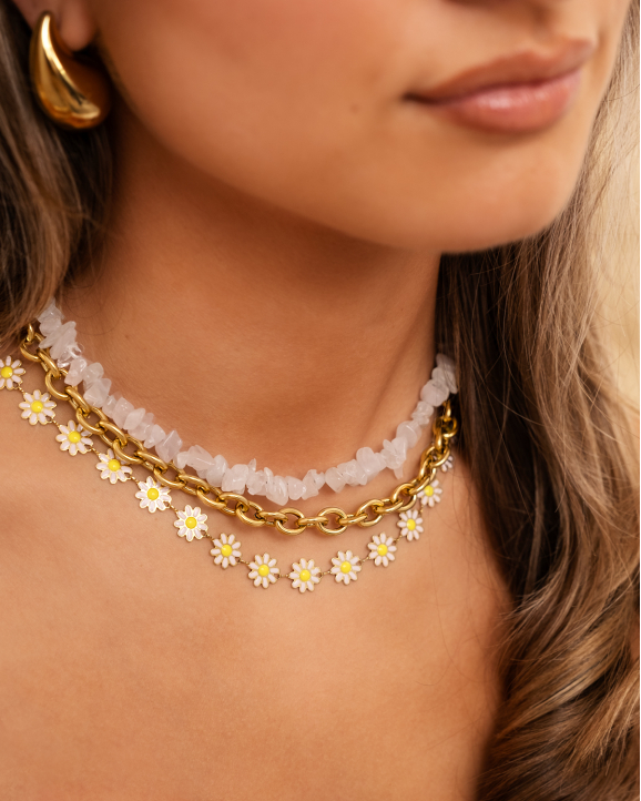 Gouden necklaceparty met roze details