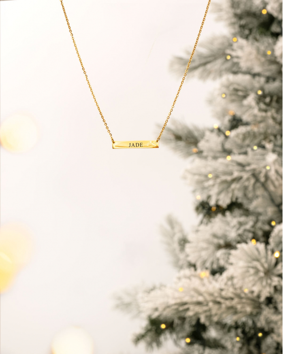 Gouden graveerbare ketting bij kerstboom