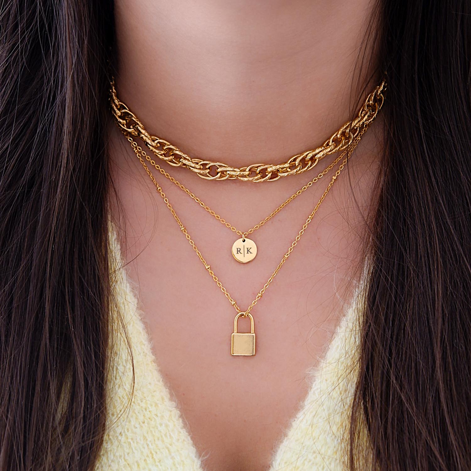 Gouden ketting om de hals voor een trendy look om te kopen