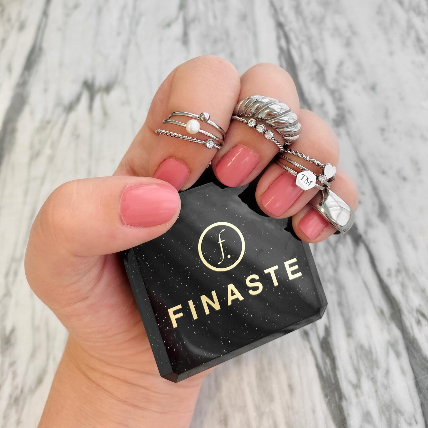 Trendy ringen om te kopen voor een complete look