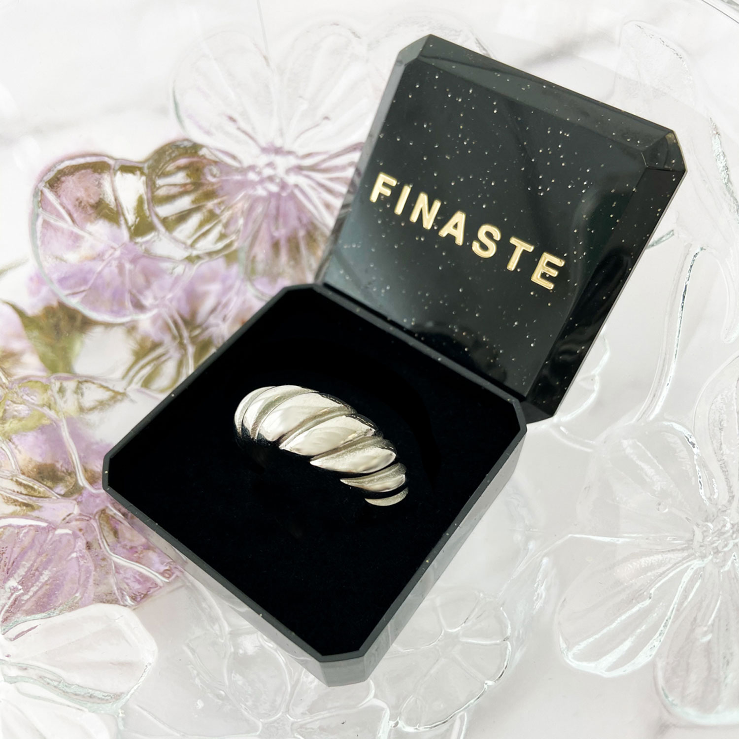 Shop de mooie chunky croissant ring in het zilver