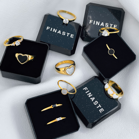 Gouden ringen mix in doosjes van Finaste