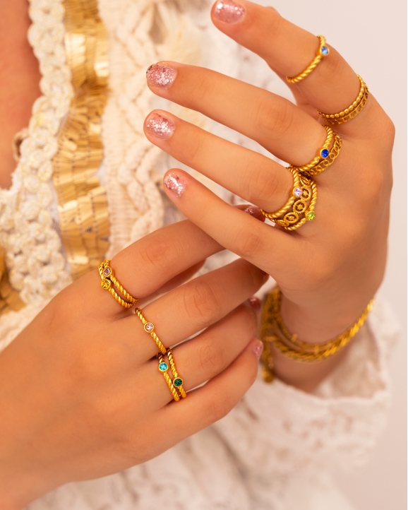 Dubbele ring chain & dots goudkleurig
