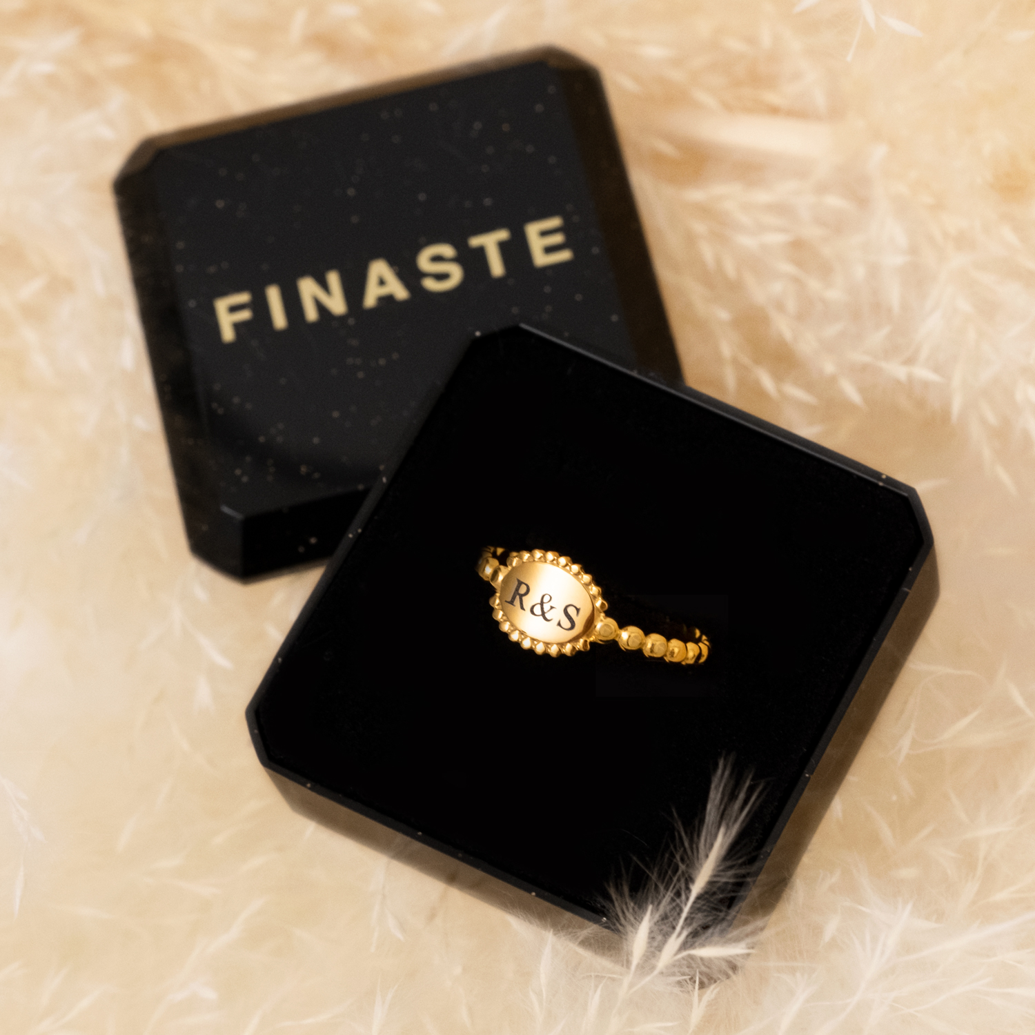 Gouden vintage ring met gravering 