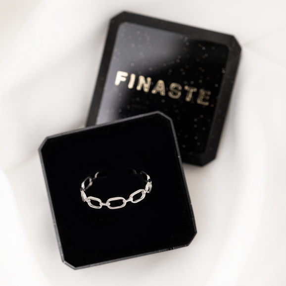 Zilveren minimalistische chain ring in doosje