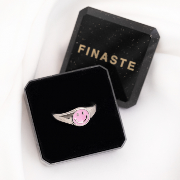 Zilveren ring met roze smiley in doosje
