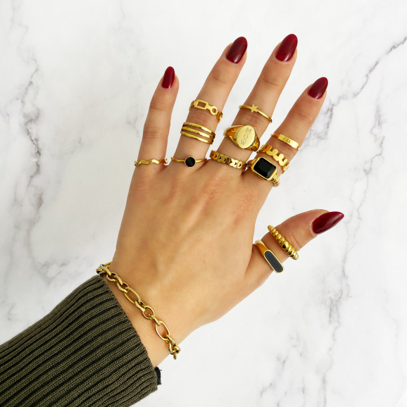 gouden ringen voor een trendy look