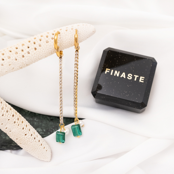 Tennis earrings emerald pearl goud met sieradendoosje