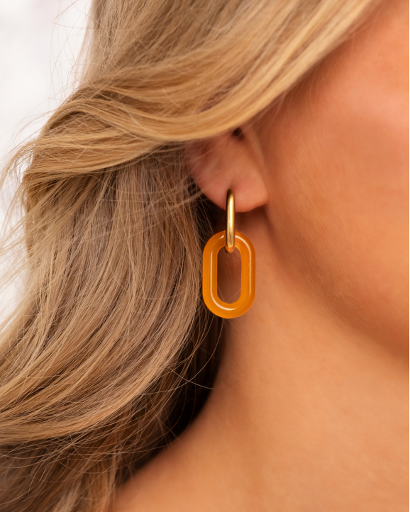 Gouden oorbellen met oranje hanger