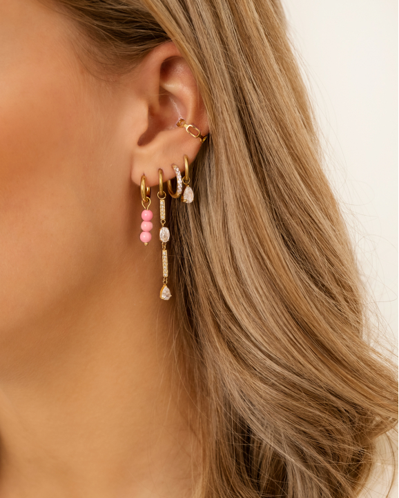 Gouden earparty met roze steentjes