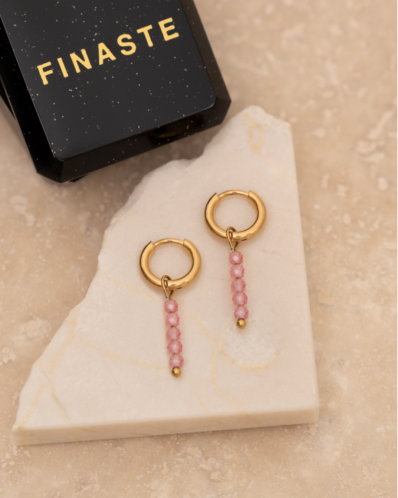 Gouden oorbellen met roze steentjes