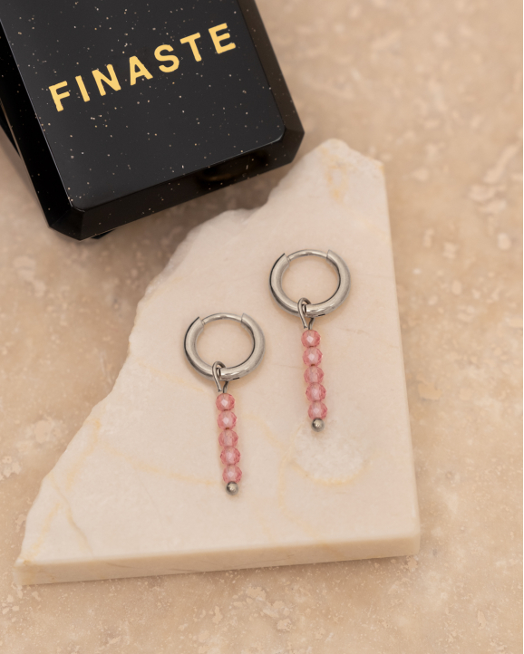 Zilveren oorbellen met roze steentjes