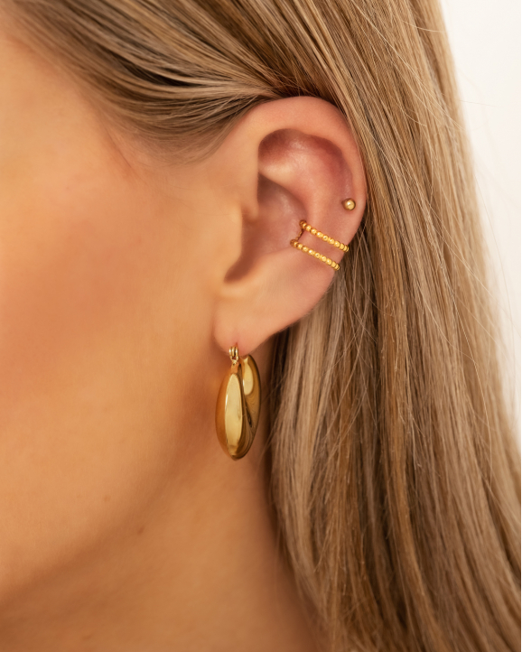 Gouden ear cuff in earparty