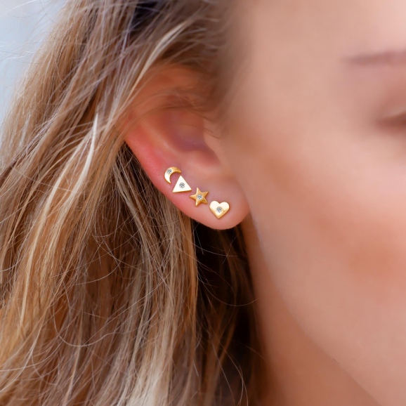 goudkleurige oorbellen met steentjes in verschillende vormpjes