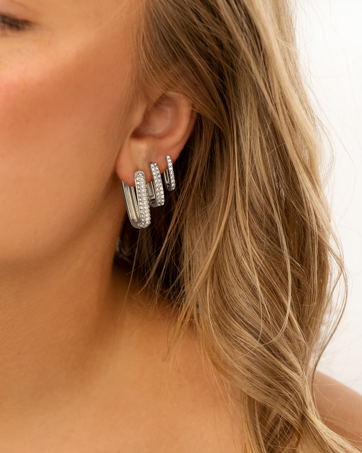 Shiny hoops oval