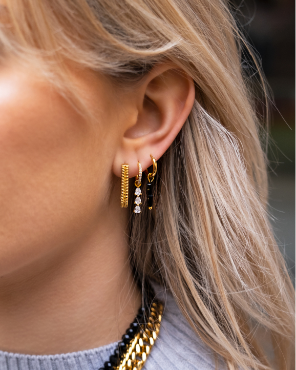 gouden earparty met zwart detail