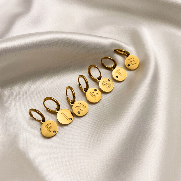 gouden oorbellen met initialen letter